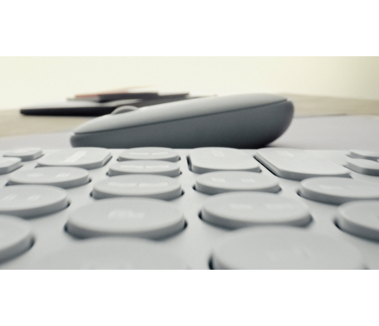 Mouse Logitech Pebble M350s - Bluetooth - USB - Óptico - 3 Botón(es) - Rosa - Inalámbrico - 10m - 4000 Dpi - Rueda de Desplazamiento - Simétrico - 1 X Aa Battery Supported