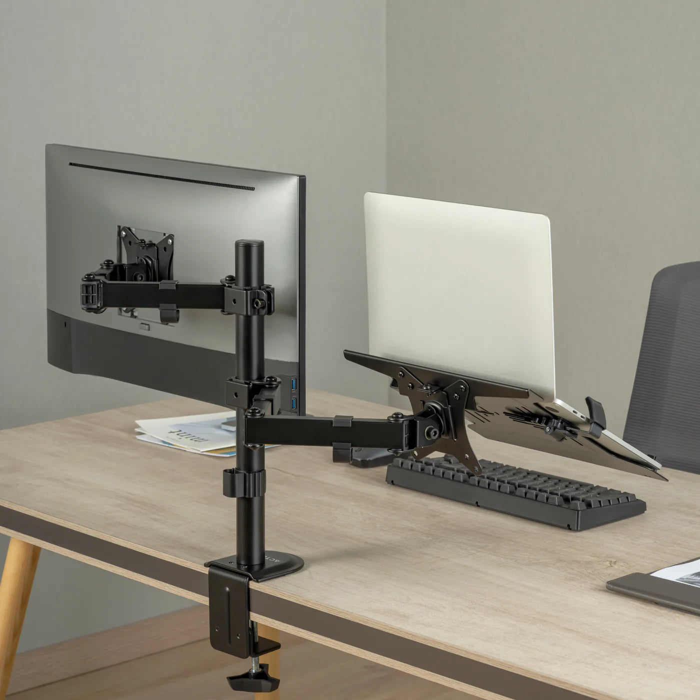 Soporte Articulado Acteck con C-Clamp Enforce Zone SM480 / 1 Monitor + 1 Laptop / 17" - 32 " / Soporta 9 kg Monitor - 4 kg Laptop / Soporte Vesa de 75x75mm / 100x100mm / Advanced Negro